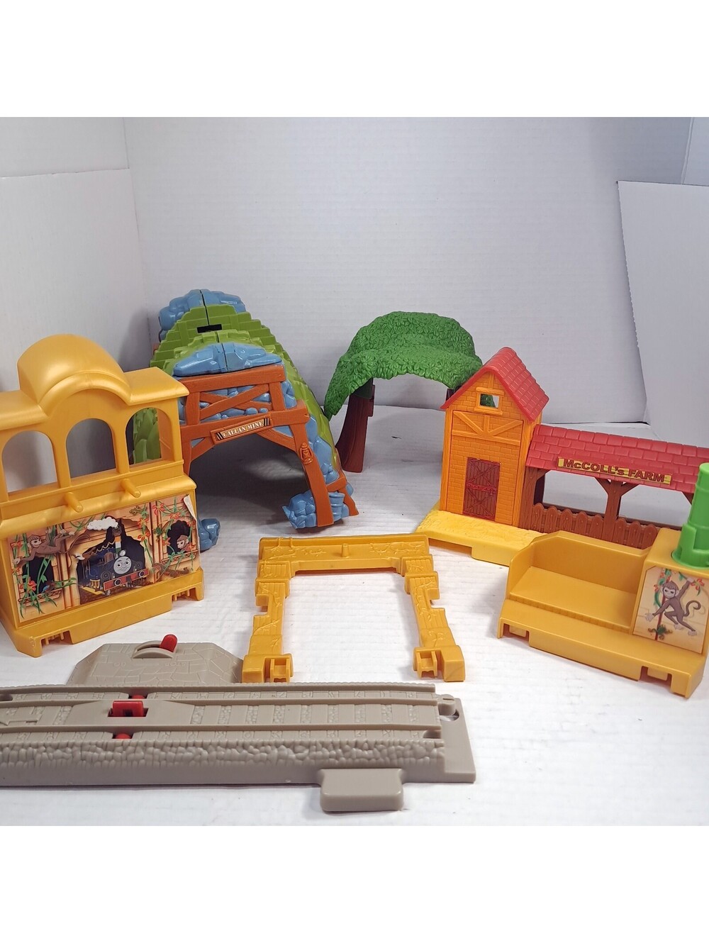 Thomas & Friends Trackmaster Callan Mine Tree Canopy McColl's farm Monkey palace